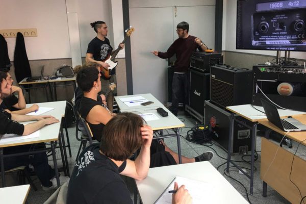 Backline Technicians Course, amplifiers class by Gabi Bergareche, at the CIFP José Luis Garci, Alcobendas, May 2018.