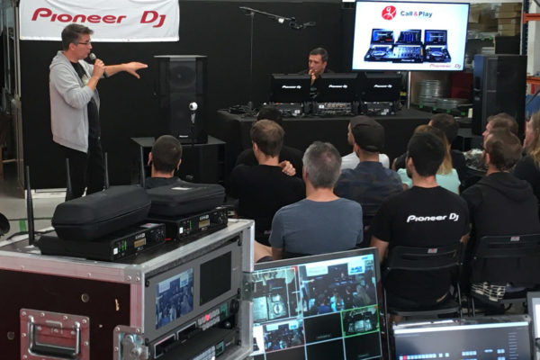 Sessão de treinamento Pioneer DJ, Call and Play Barcelona, setembro de 2016.