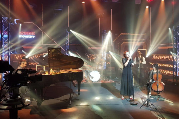 Som, backline e piano para a performance de Marlango no Las Sesiones de Movistar, Madri, fevereiro de 2019.